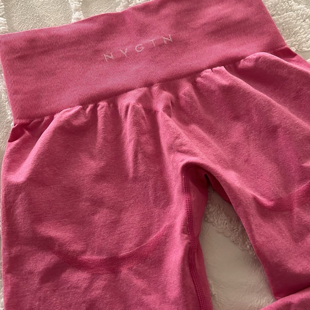 SOLD- NVGTN contour leggings in Bubble Gum - Picture 10 of 11